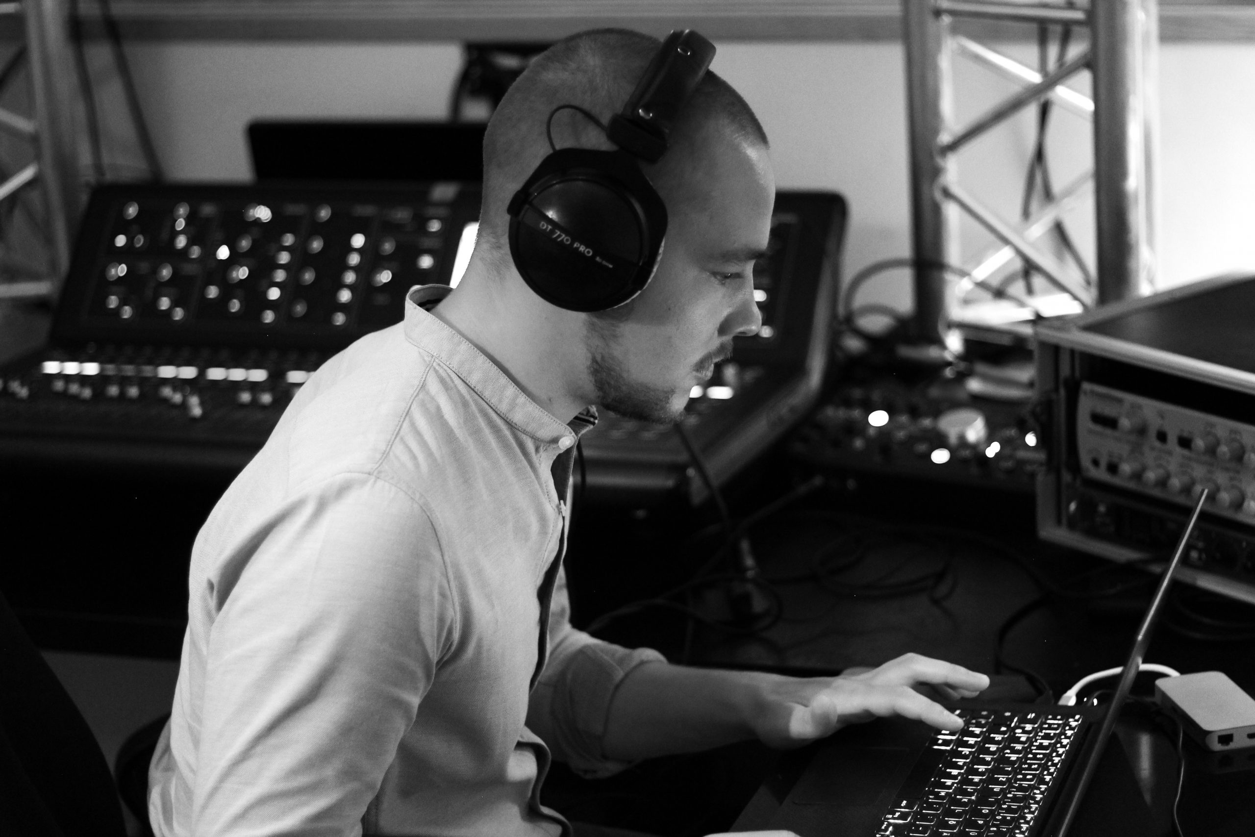Mehr über den Artikel erfahren Audioproduktion – Songs, Podcast und Content Creation